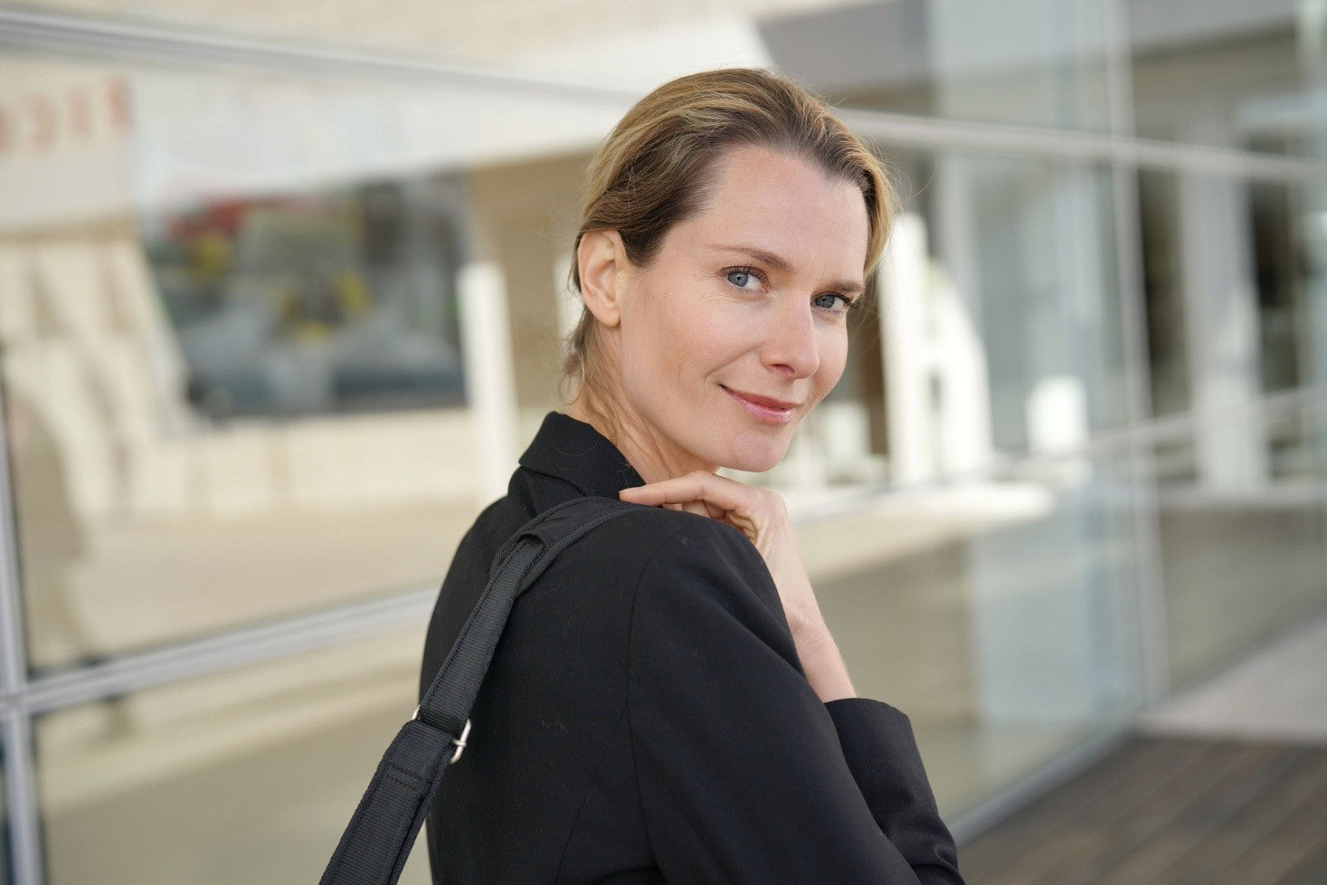 A person in her mid 40 going to work